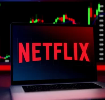 Netflix Consolida su Posición: Crecimiento Sostenido en Suscripciones y Publicidad