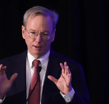 Café y Negocios: Eric Schmidt Revela la Importancia de Invertir en Nvidia para el Futuro de la IA